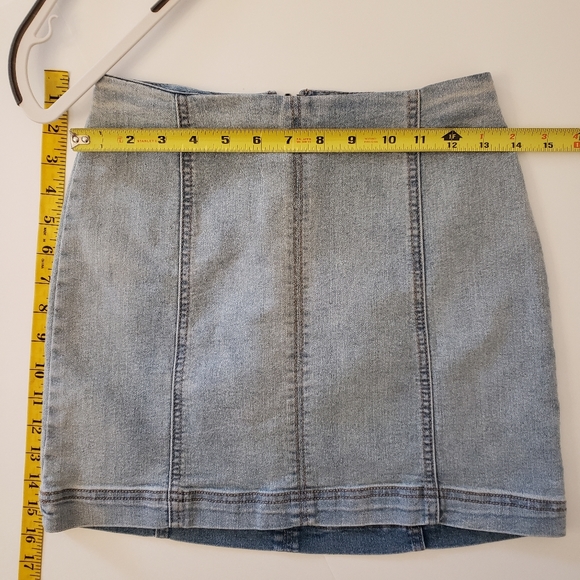Wild Fable Light Wash Classic Mini Stretch Denim Skirt Size 0 - Picture 2 of 5